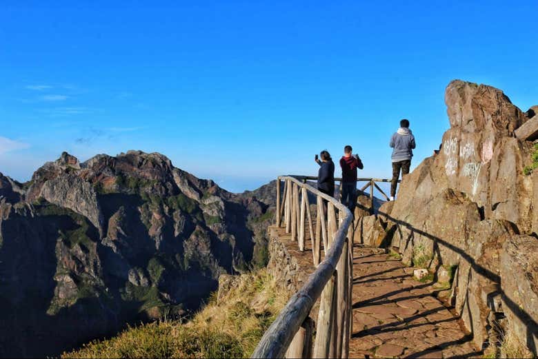 Disfrutando de las vistas del Pico del Areiro