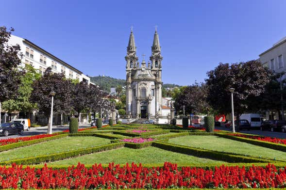 Tour por Guimarães con entradas + Cata de vinos