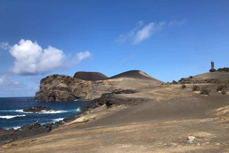 Admirez le littoral lunaire de l'île Faial