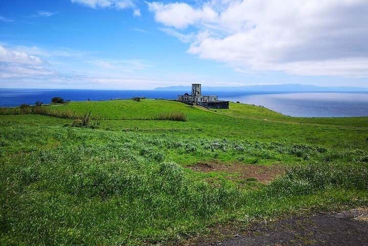 Littoral verdoyant de l'île Faial