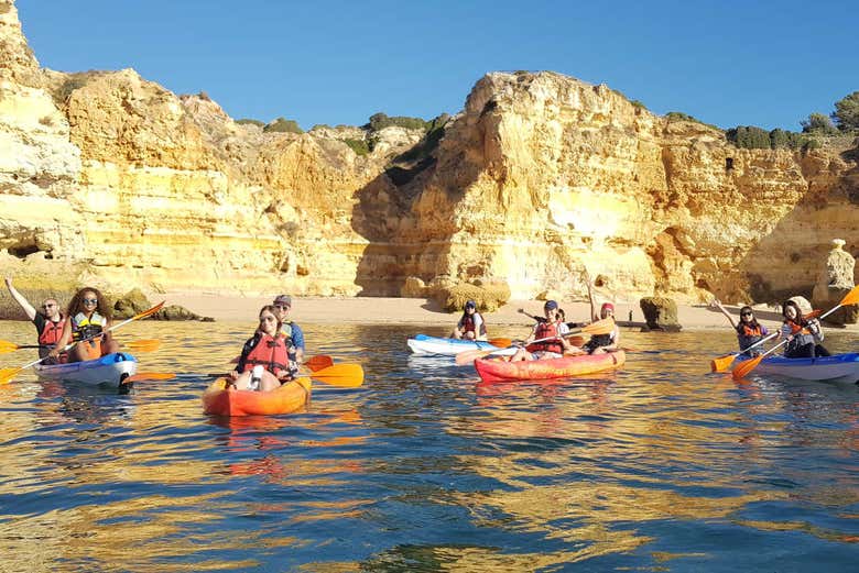 Tour en kayak por la playa de Benagil