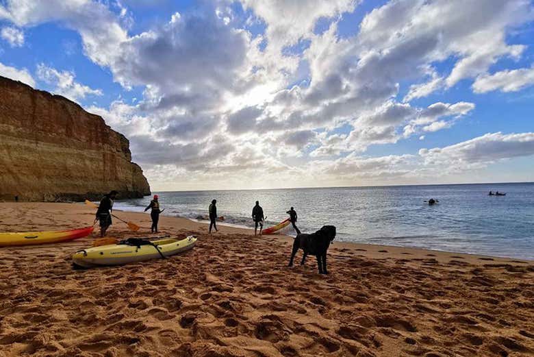 Tour en kayak por el área rocosa de Benagil