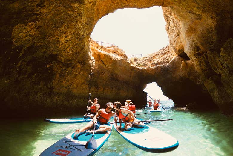 Remando en aguas del Algarve