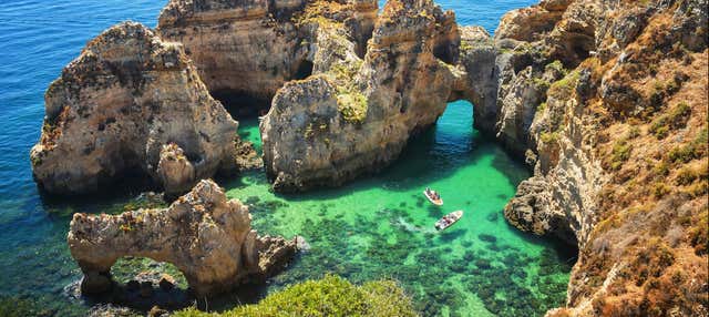 Paseo en barco por las cuevas de Ponta da Piedade con comida