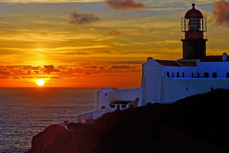 Coucher de soleil sur le phare de cabo de San Vicente
