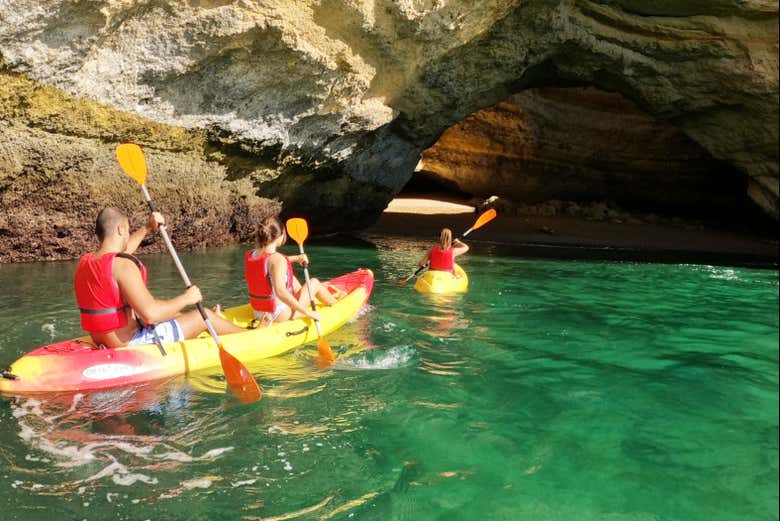 Navegando en canoa en el Algarve