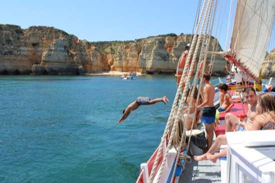 Balade en voilier à Ponta da Piedade