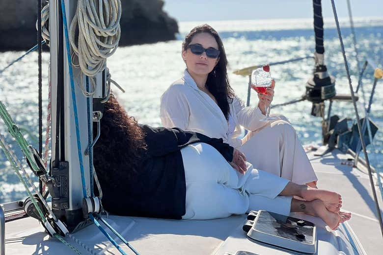 Disfrutando de un momento de relax a bordo