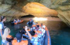 Passeio de barco pelo Algarve e as grutas de Benagil