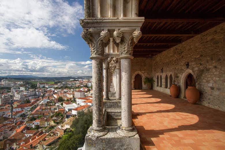 Um dos corredores do Castelo de Leiria