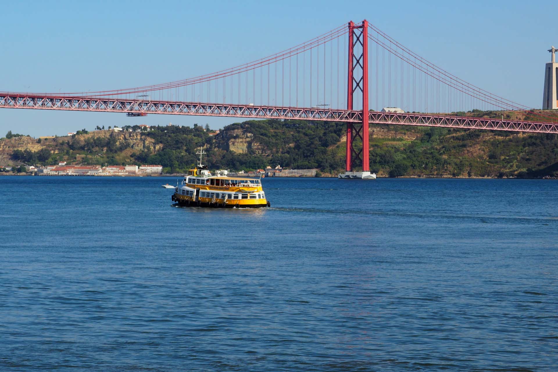 Battello turistico di Lisbona