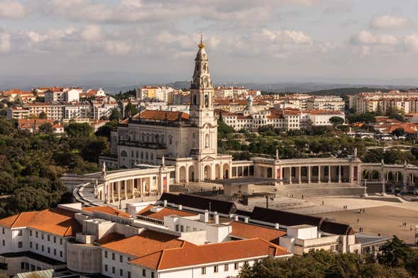 Excursión privada a Fátima, Óbidos, Nazaré y el Monasterio de Batalha