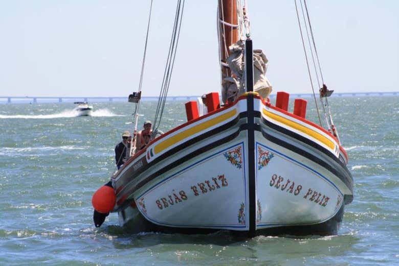 Bateau traditionnel sur le fleuve du Tage