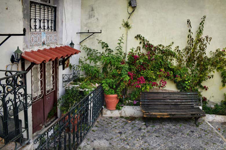 Calle típica del barrio de Alfama