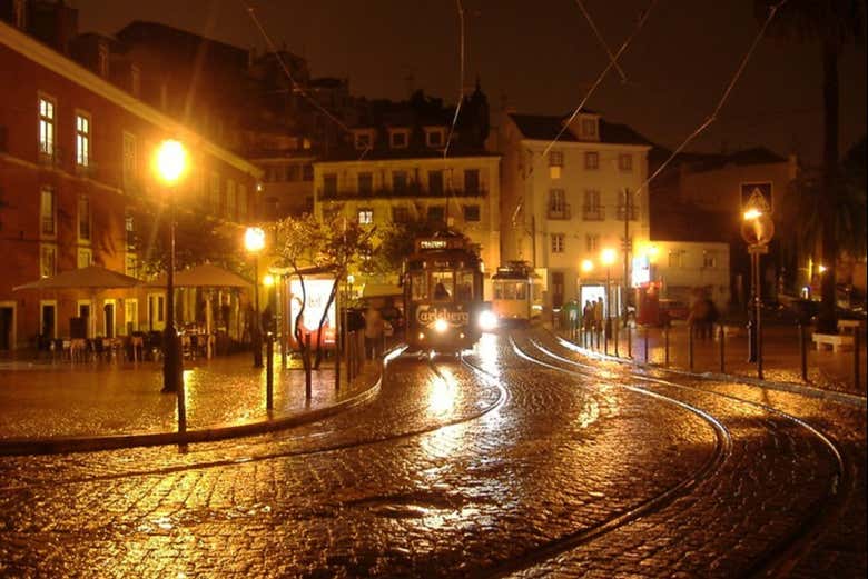 Percorrendo as ruas de Lisboa à noite