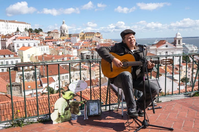 Musicista al belvedere di Puerta del Sol