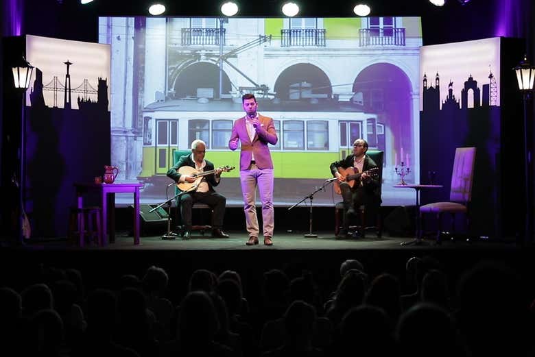 Profiter des voix masculines du spectacle de fado