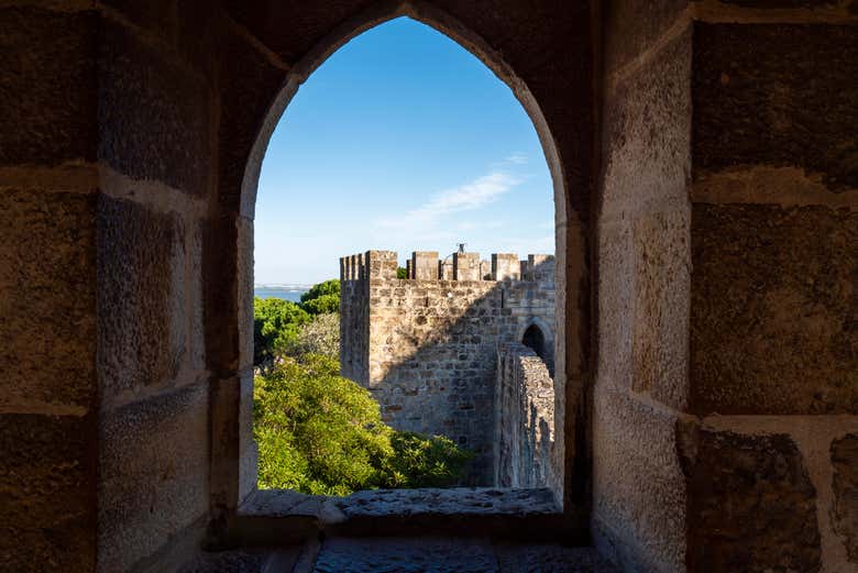 À travers les fenêtres du château