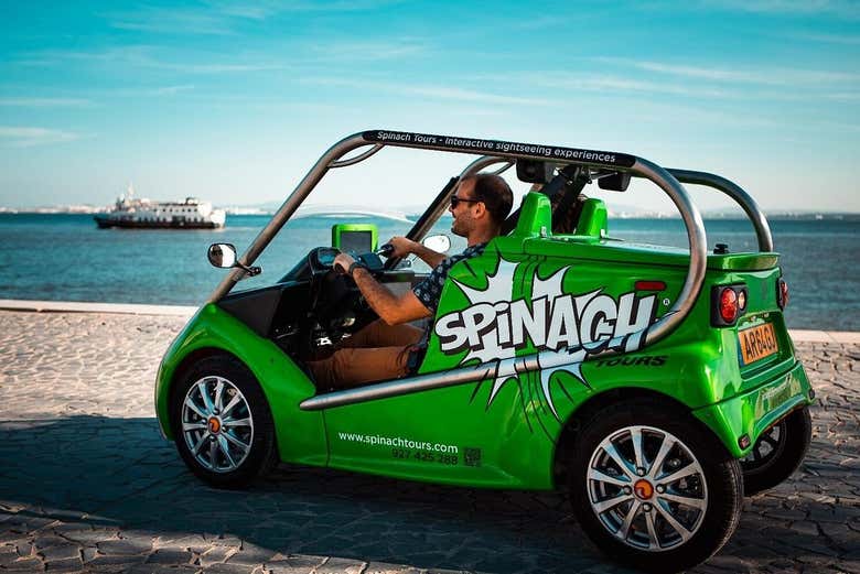 Conduciendo un coche eléctrico por Lisboa