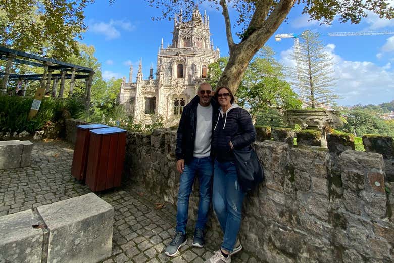 In posa vicino alla Quinta da Regaleira