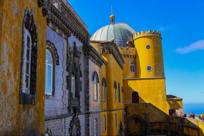 El Palacio da Pena destaca por sus llamativos colores