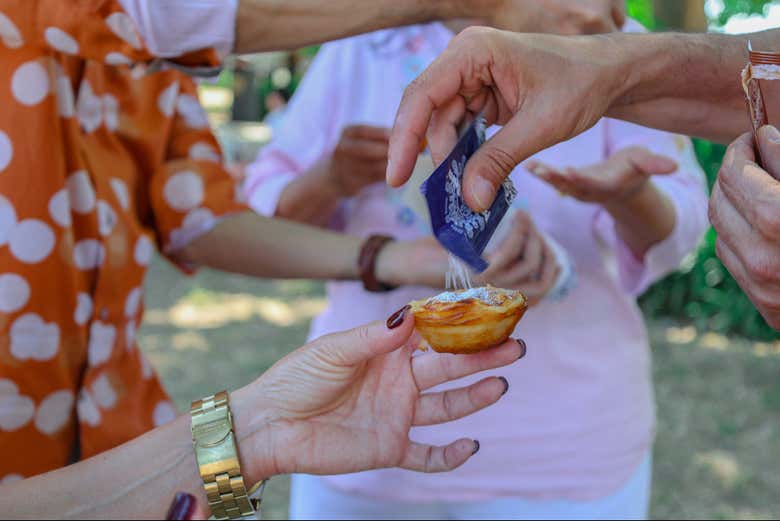 Vamos experimentar os deliciosos pastéis de Belém