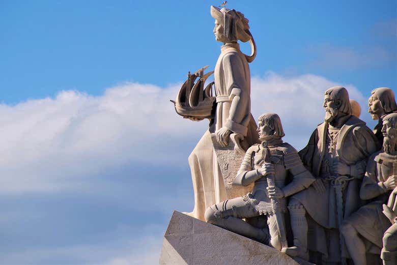 Admire the Monument to the Discoverers
