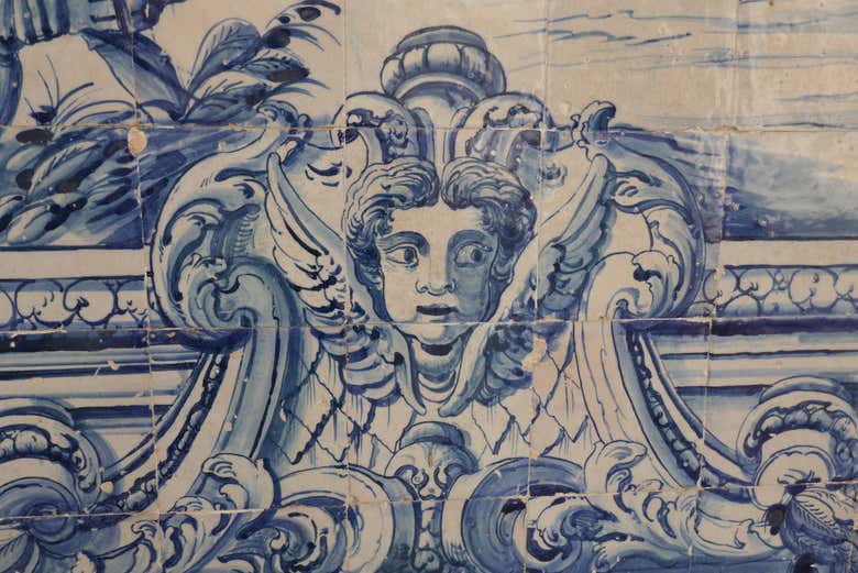 Admire the detailed tiles that tell many stories!