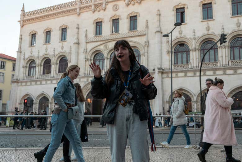 Escuchando las explicaciones de la guía 