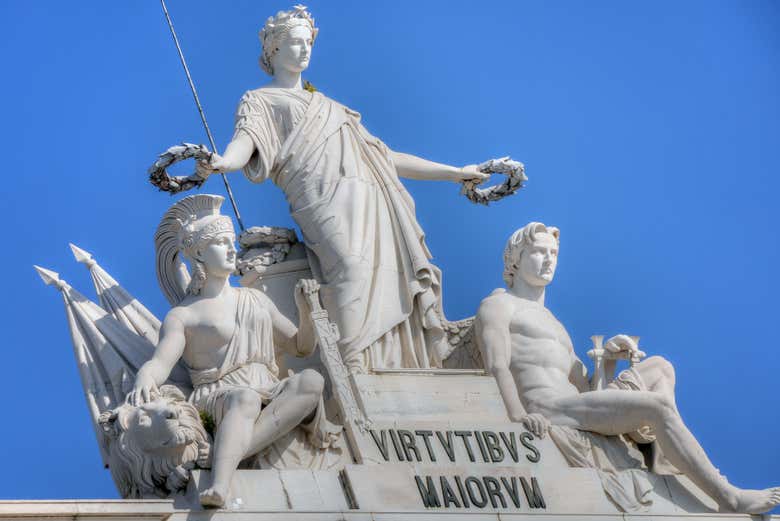 Scultura dell'Arco di Rua Augusta