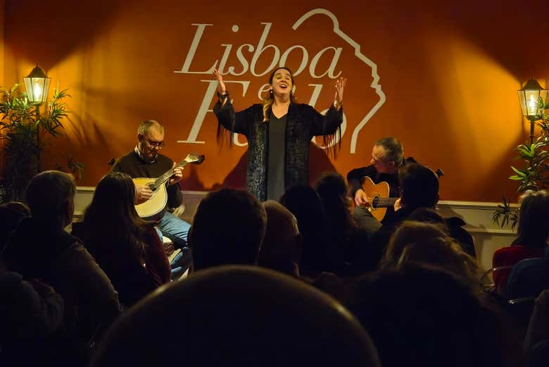 Guitarras portuguesas acompañan el alma del fado
