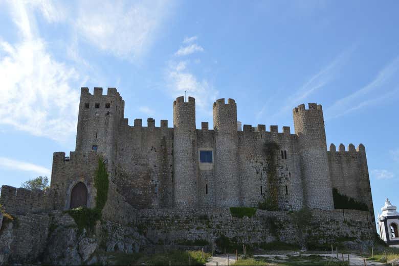 La fachada principal del Castillo de Óbidos