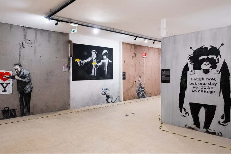 Grafitis de Banksy en todo el recorrido