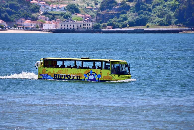 Desfrutando do ônibus anfíbio