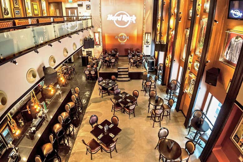 À l'intérieur du restaurant