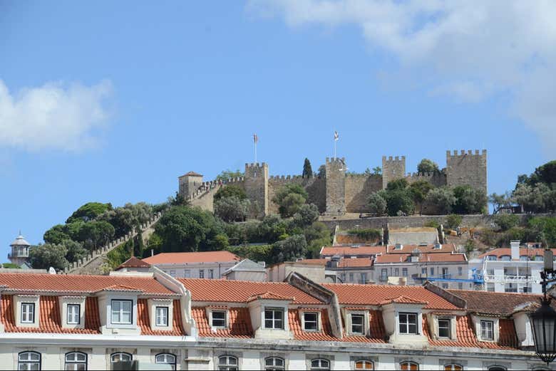Podréis ver desde el vehículo el castillo de San Jorge