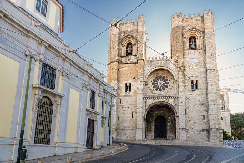 Podemos pasar por la catedral de Lisboa