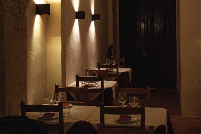 Mesas preparadas para o jantar