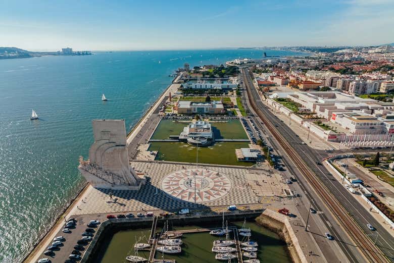 Visit the neighborhood of Belém