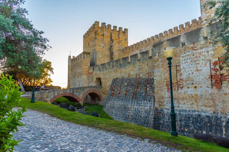 Pénétrez dans l'enceinte du château