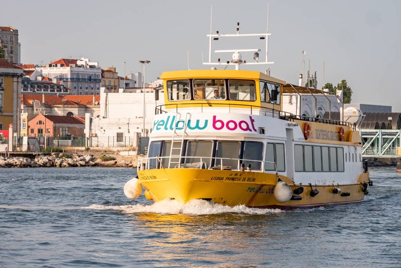 Panorámica del barco turístico de Lisboa