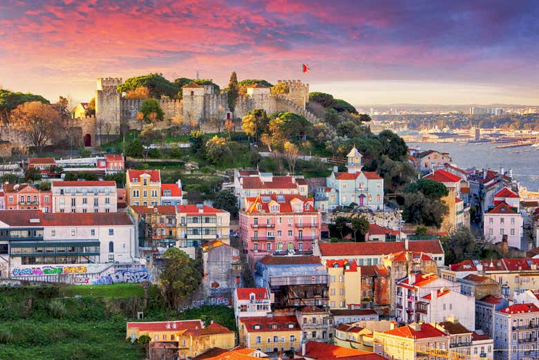 Vue sur Lisbonne avec ciel coloré