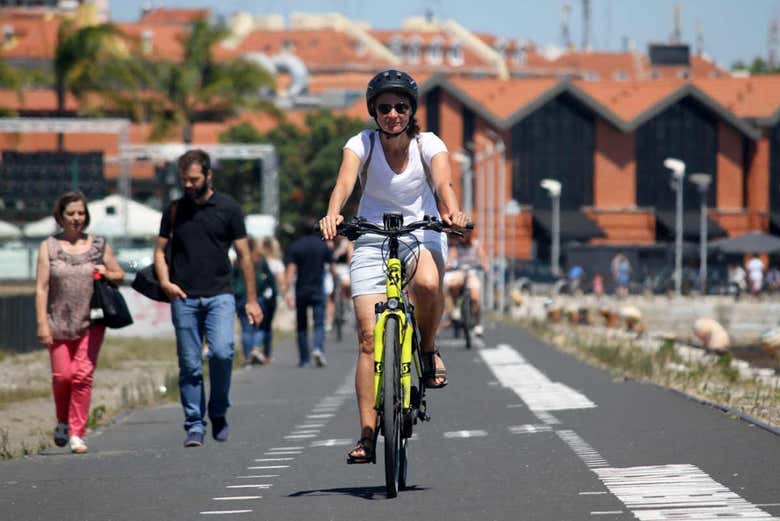 Passeando de bicicleta pelo bairro de Belém