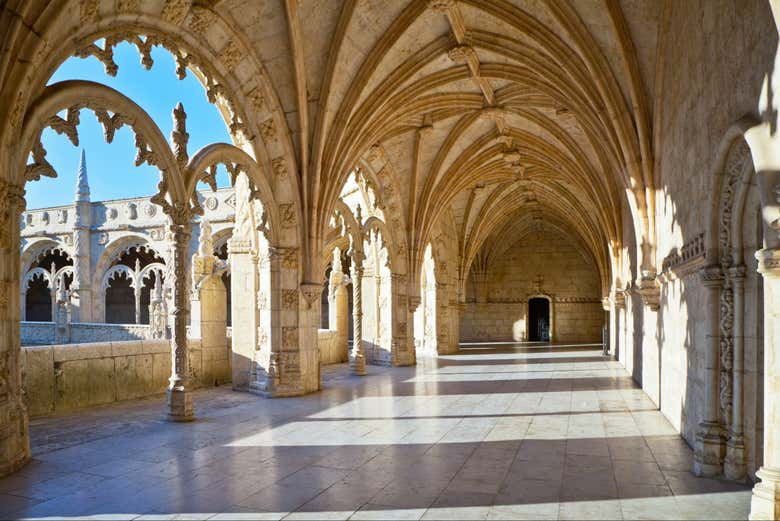 Discover the Jerónimos Monastery at your own pace