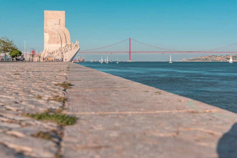 Monumento a los Descubrimientos en el margen del río Tajo
