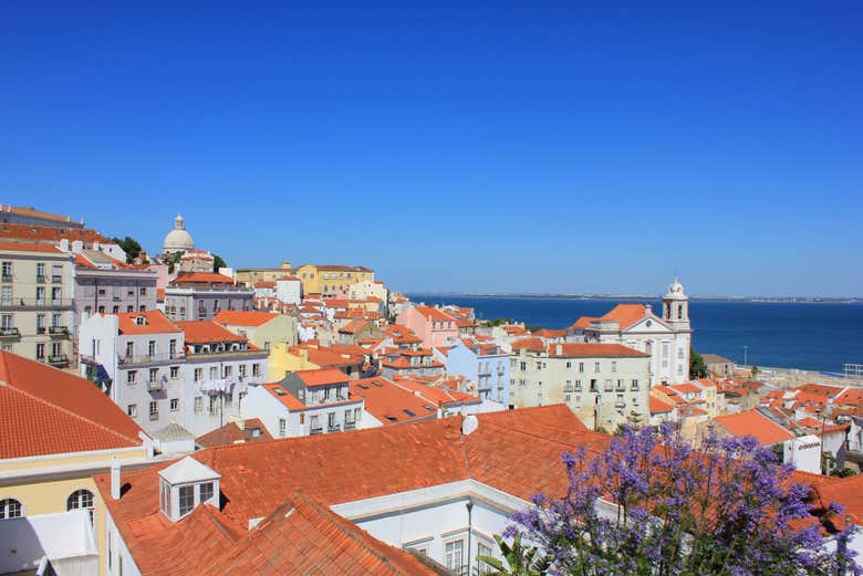Admire the views from the Portas do Sol Viewpoint