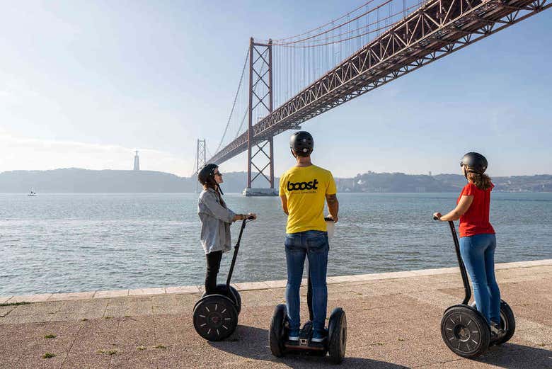 Segway accanto al Ponte 25 Aprile