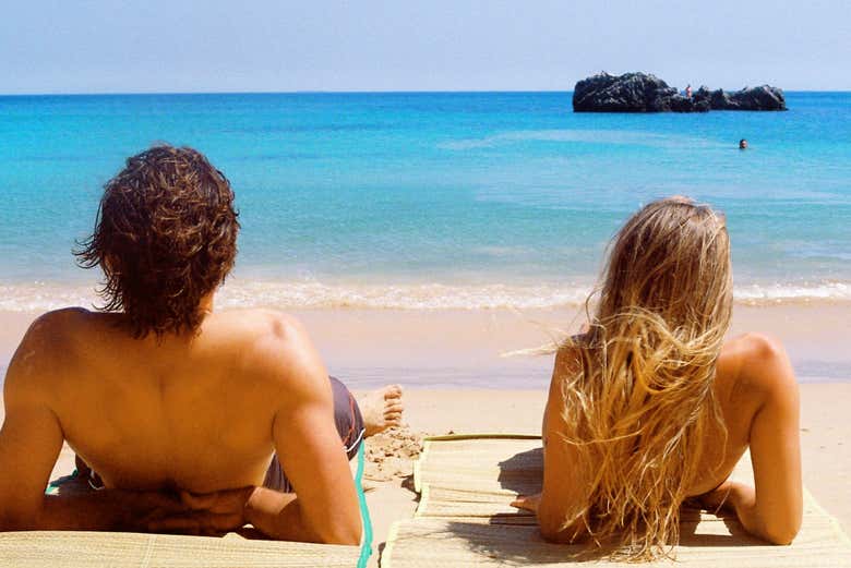 Desfrutando de um dia relaxante na praia