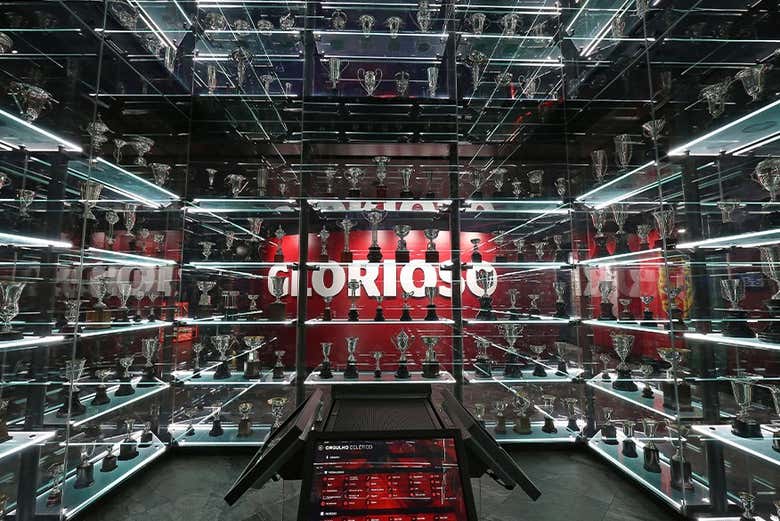 lisbon stadium tours Benfica trophy room