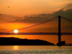 Ponte 25 de Abril al tramonto